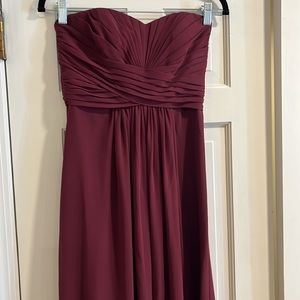 David’s bridal strapless bridesmaid dress size 0. Chiffon color WINE
